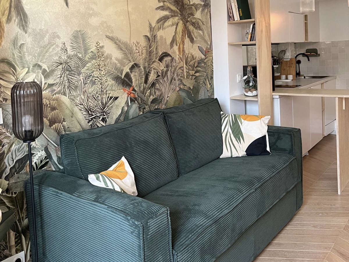 Coin salon avec coussins – un espace confortable pour les animaux. Coin salon avec coussins – un espace confortable pour les animaux.